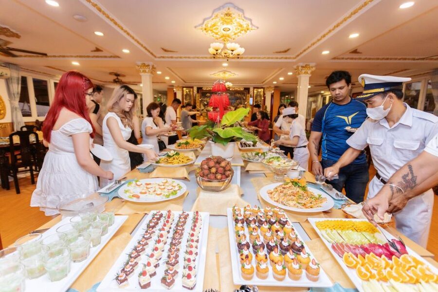 Saigon River Dinner on Cruise with Buffet and live music - Is the Saigon River dinner cruise worth booking?