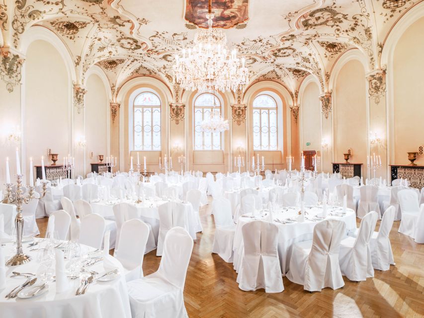 Salzburg: Mozart Concert with Dinner - Choosing a seat and understanding the table setup