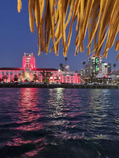 San Diego: Enjoy a jazz cruise on Laki's Lounge - Music, Mood Lighting, and the Tiki Theme