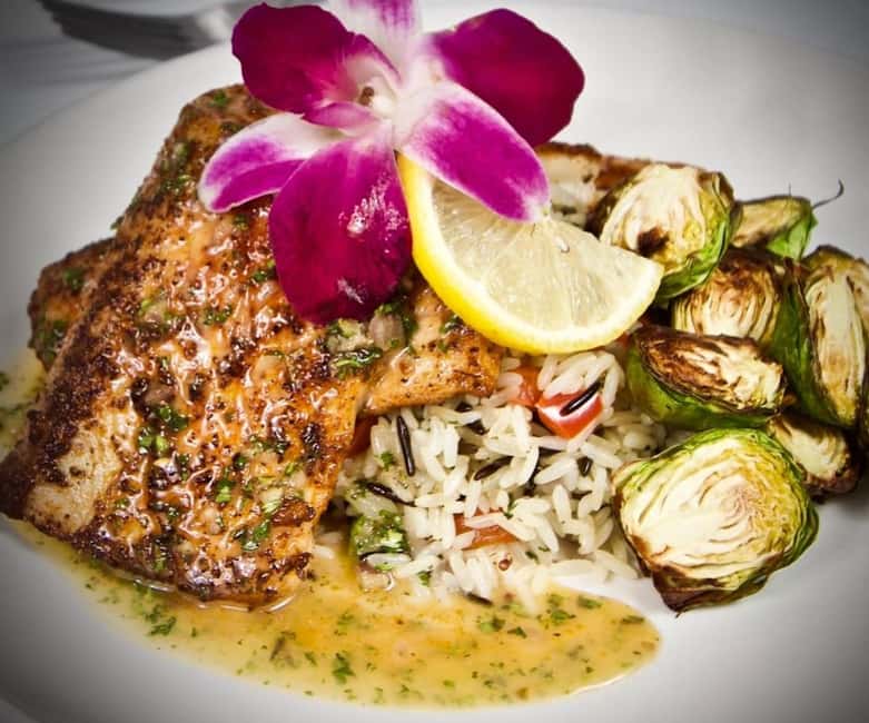 Sandestin: Sunset Dinner Cruise with Live Music - The SOLARIS yacht and its best viewing spots