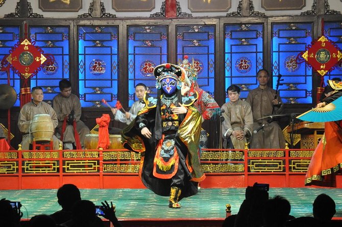 Sichuan Culture Opera Show in Chengdu - Face Changing, Fire Spitting, and the Main Acts