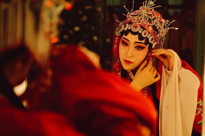 Sichuan Opera with face-changing at Sichuan opera theater - Arriving at Meihua Opera House in Chengdu