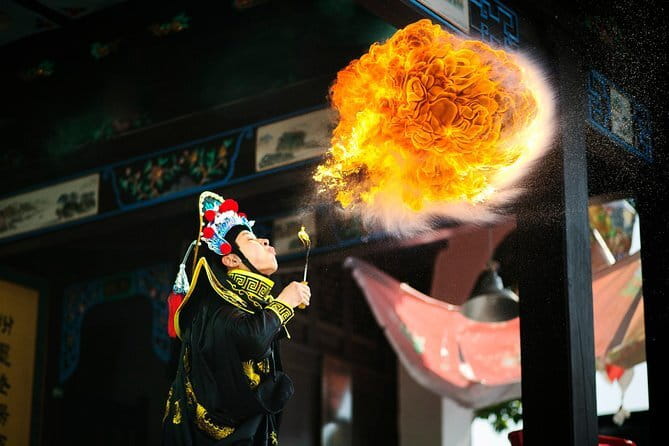 Sichuan Opera with face-changing at Sichuan opera theater - Who will enjoy this show most?