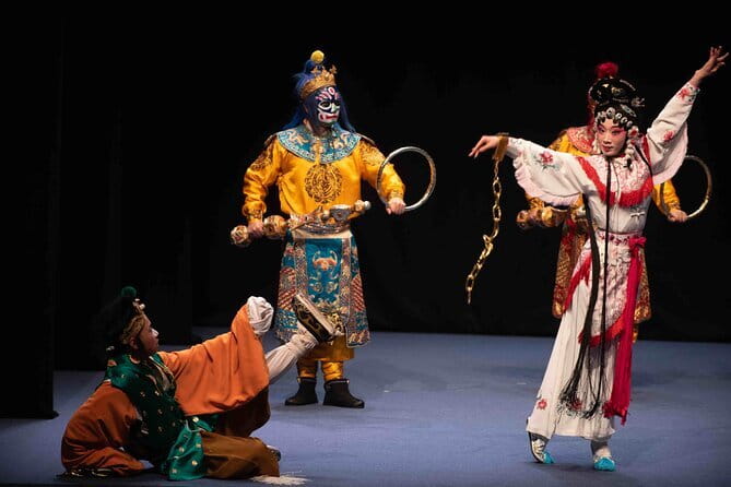 Sichuan Opera with face-changing at Sichuan opera theater - The opening acts: music, dance, and traditional stagecraft