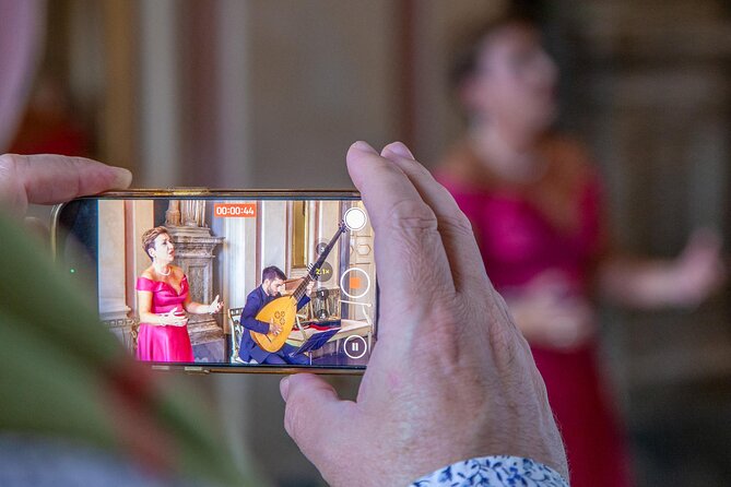 Siena: Intimate Opera Concert & Tour in Piazza del Campo - The great ballroom concert