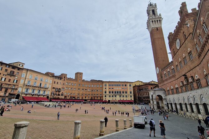 Siena: Intimate Opera Concert & Tour in Piazza del Campo - A toast from the Chigi family cellars