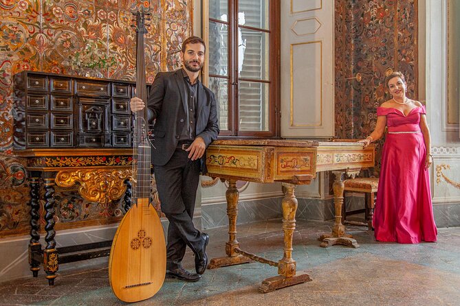 Siena: Intimate Opera Concert & Tour in Piazza del Campo - From the courtyard to the palace rooms