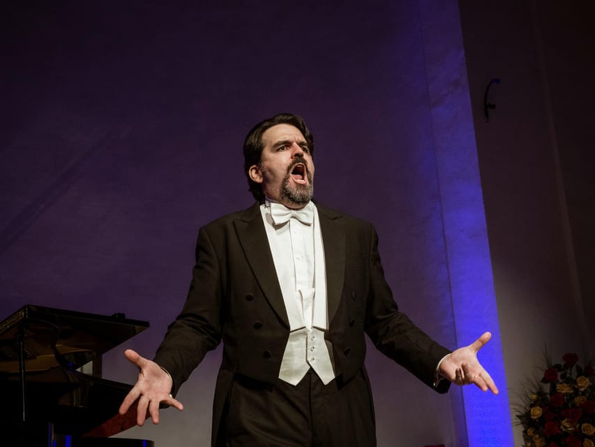 Siena: Italian Opera Concert in the heart of the City - The interval and optional prosecco