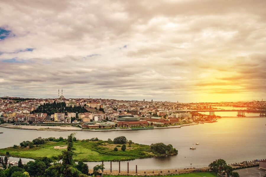 Soap Opera tour: Golden Horn via Public Ferry – Half Day - Meeting your guide near Karakoy