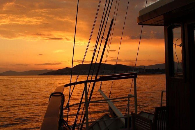 Split Sunset Cruise With Live Music - Live music, from soft sunset songs to dancing