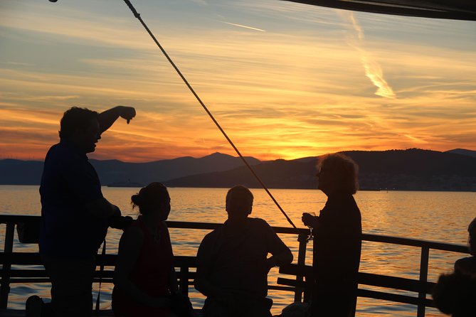 Split Sunset Cruise With Live Music - Eat before you board