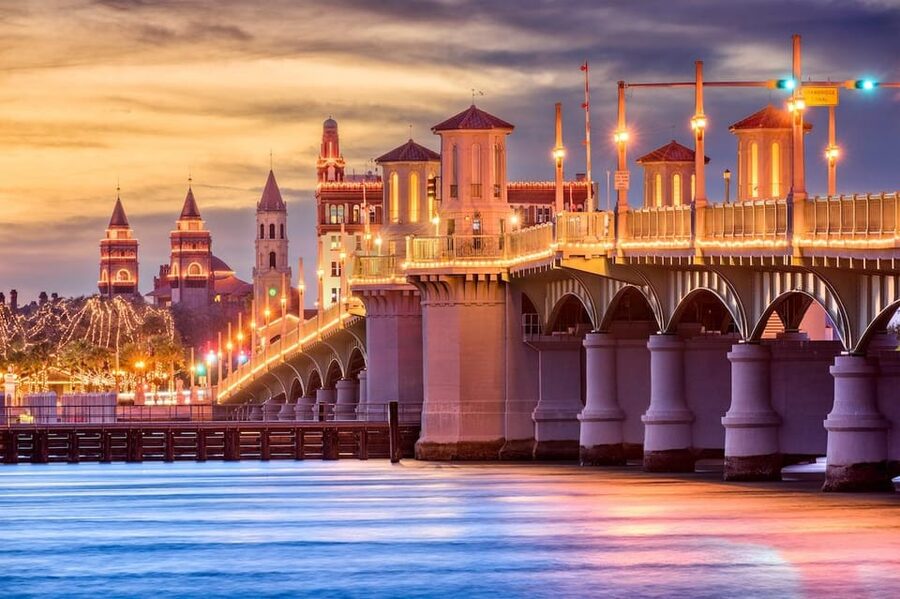 St Augustine: Nights of Lights Sail w Live Music& Sunset Opt - Snacks are useful, but do not replace dinner