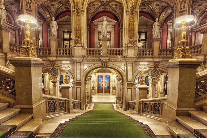 STATE OPERA - PRIVATE guided tour (tickets included) - What the opera house reveals about its working life
