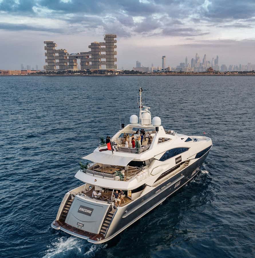 Sunseeker Superyacht: VIP Dinner, Premium Drinks& Live Music - Key points to know before booking