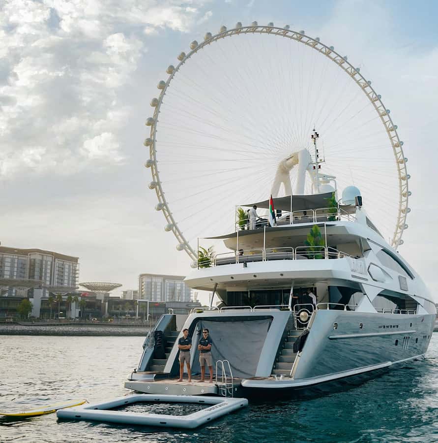 Sunseeker Superyacht: VIP Dinner, Premium Drinks& Live Music - Boarding Encore at Dubai Harbour