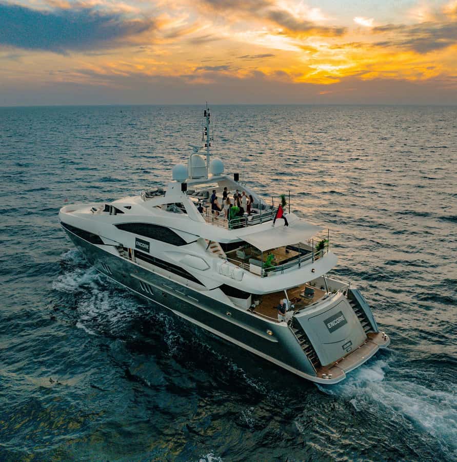 Sunseeker Superyacht: VIP Dinner, Premium Drinks& Live Music - Who will enjoy this cruise most?