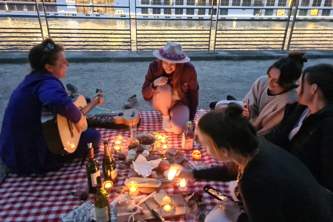 Sunset Picnic with View of Eiffel Tower and Live Music - How the evening fits together
