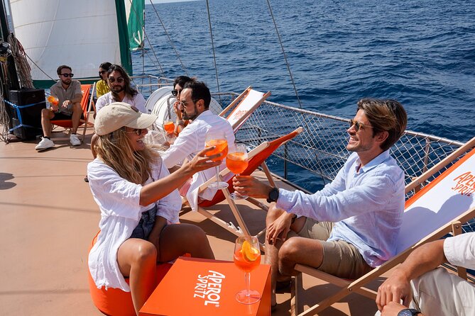 Sunset Sailing in Barcelona & Live Music by Aperol - Choosing your seat and handling the weather