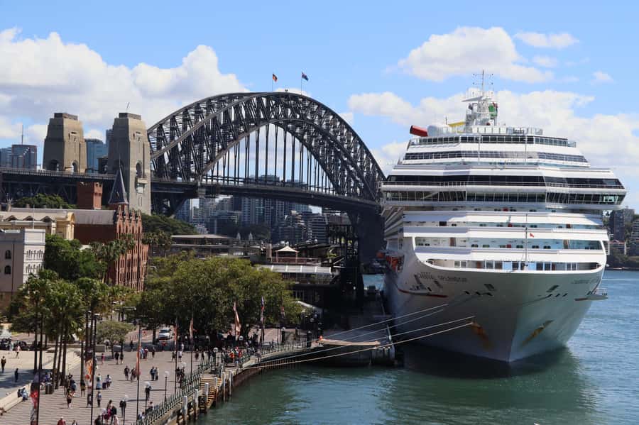Sydney Half Day private tour: see Opera House, Bondi Beach - Watsons Bay and The Gap: harbor views meet the open ocean