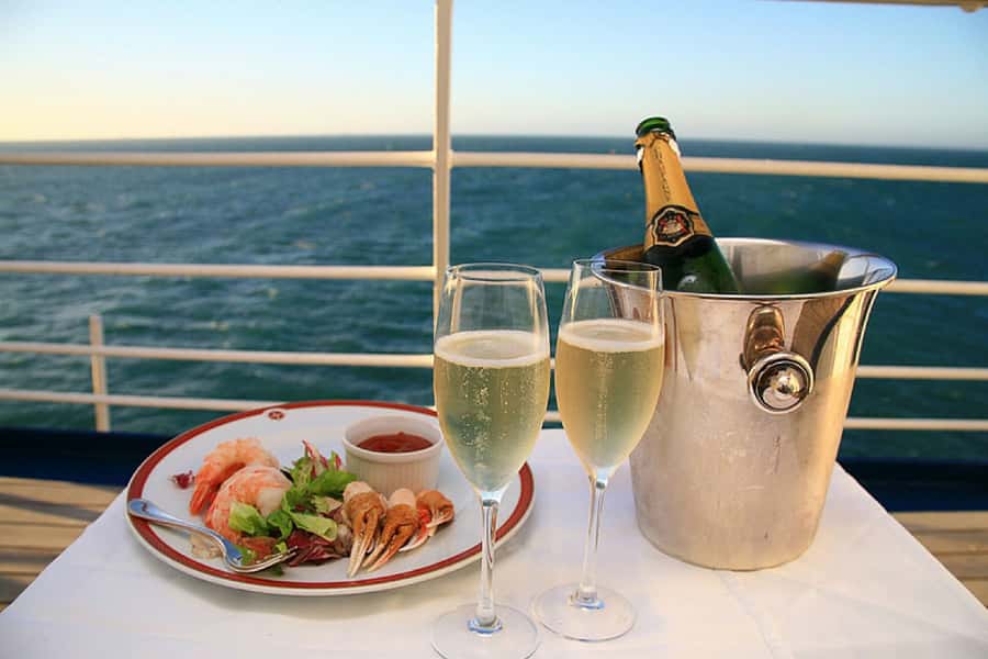 Sydney Harbour: 3-Hour Lunch Cruise with Live Music - What the $70 Sydney lunch cruise includes
