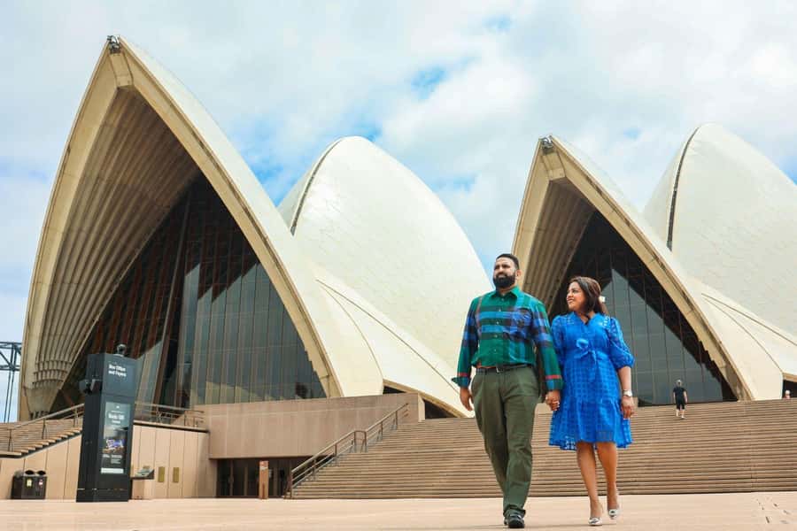 Sydney: Private Photoshoot outside the Opera House - How the photo delivery compares with a casual snapshot