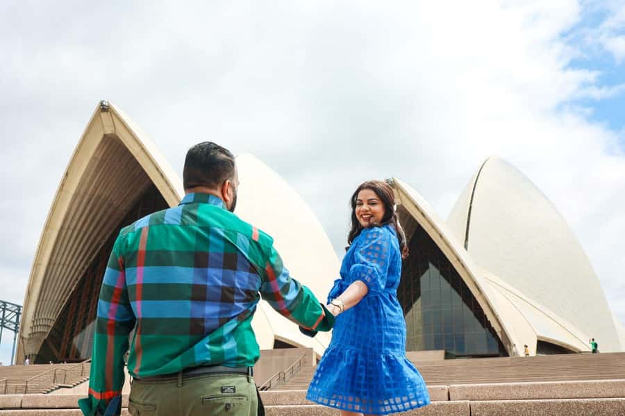 Sydney: Private Photoshoot outside the Opera House - Finding the right Opera House backdrop