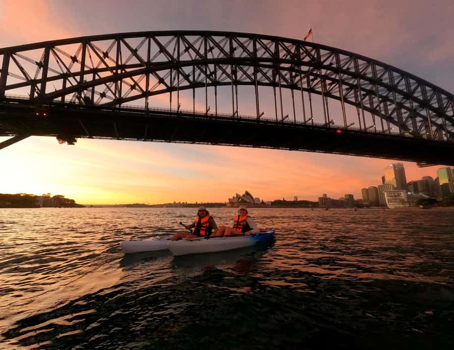 Sydney: Sunset Kayak - Opera & Harbour Bridge Tour (5p. max) - Paddling past Luna Park