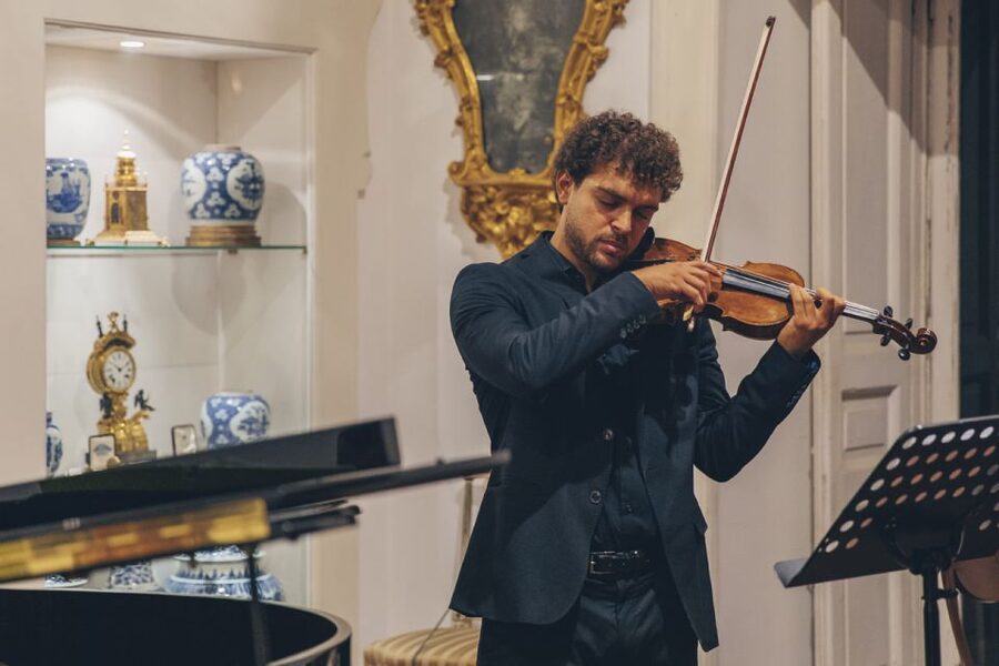 The Three Tenors in Sorrento: Opera Arias, Naples and Songs - Why the small room changes the experience
