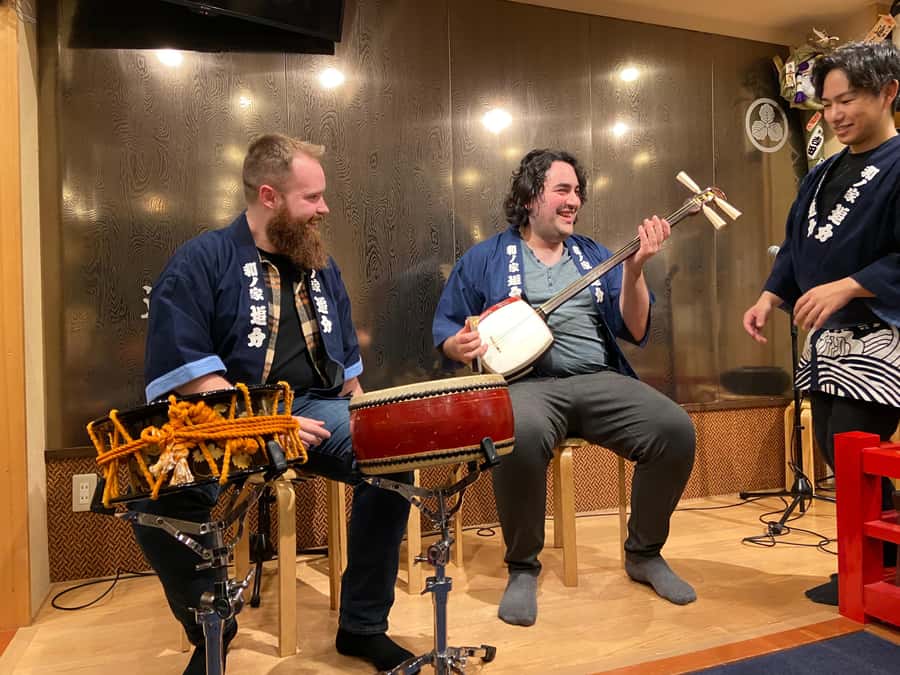 Tokyo: Traditional Asakusa Music Show with Dinner - Learning what the instruments do