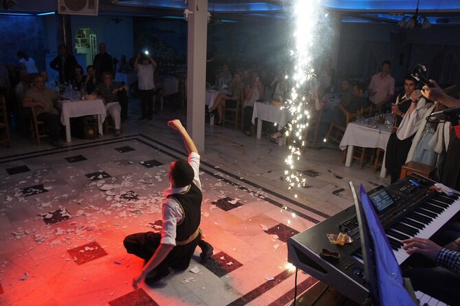 Traditional Greek Night live Music & Dinner Show in Santorini - What happens from 7:30 to 10:55 p.m.