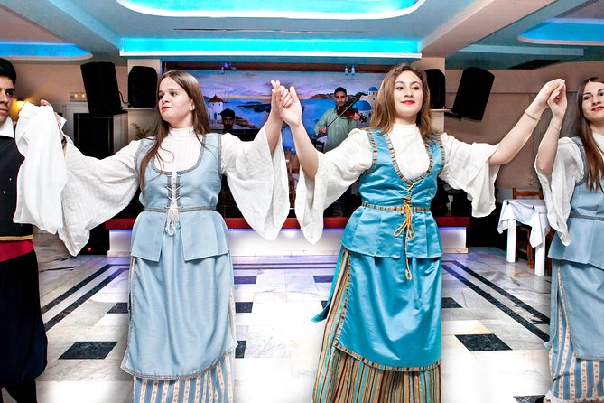 Traditional Greek Night live Music & Dinner Show in Santorini - How much space and comfort should you expect?