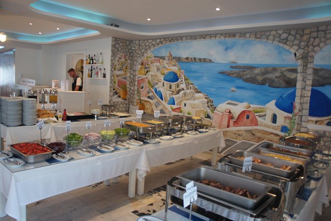Traditional Greek Night live Music & Dinner Show in Santorini - Who will enjoy this Santorini evening?