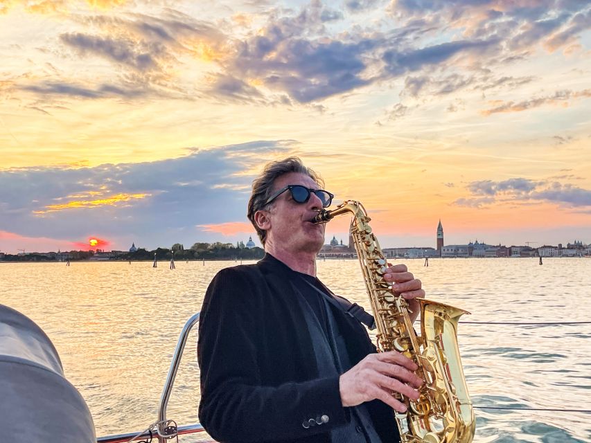 Venice: Catamaran Sunset Jazz Cruise with Aperitivo - Cicchetti and the one included drink