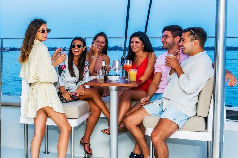 Venice: Catamaran Sunset Jazz Cruise with Aperitivo - Sunset photographs, blankets, and small practical choices