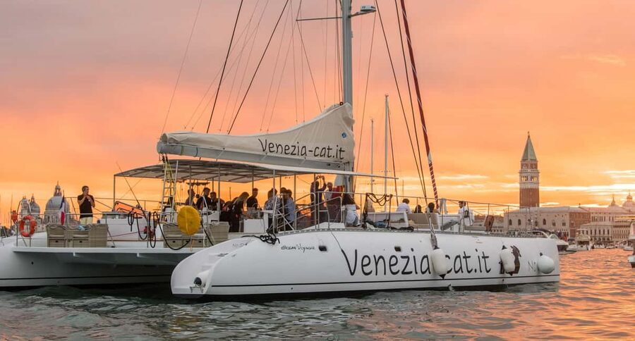 Venice: Golden Hour Cruise with Classical Music & Cocktail - Your first drink is part of the evening