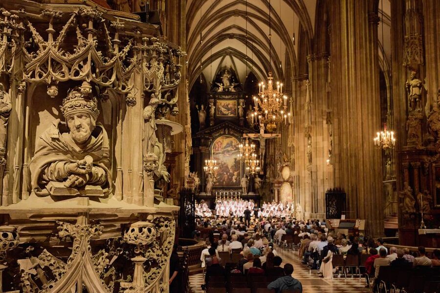 Vienna: Classical Concert at St. Stephen's Cathedral - Arrival at Stephansplatz and the first 30 minutes