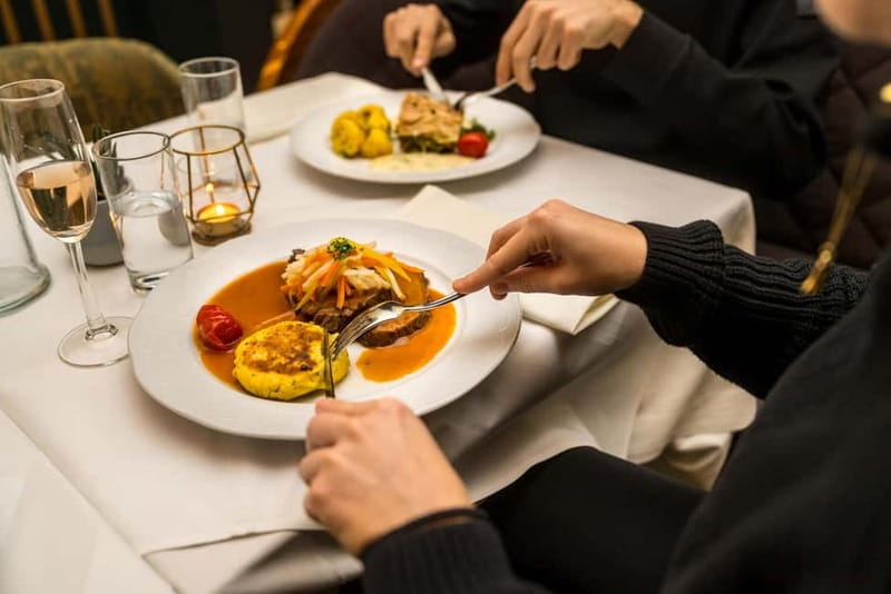 Vienna: Dinner & Concert at Schönbrunn Palace - Finding the restaurant and getting to the Orangery