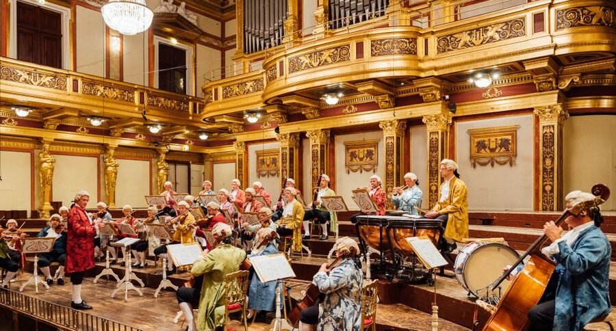 Vienna: Mozart Concert with Dinner and Carriage Ride - Dinner at Restaurant OPUS or Café Imperial