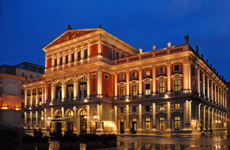 Vienna: Mozart Concert with Dinner and Carriage Ride - Who Will Enjoy This Evening Most?