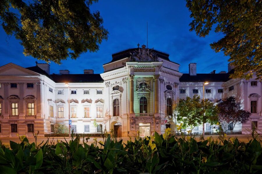 Vienna: Mozart & Strauss Classical Concert at Börse Palace - The break, refreshments, and practical timing