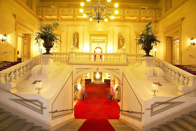 Vienna Residence Orchestra: Mozart and Strauss Concert - Opera singers and ballet dancers make the evening more visual
