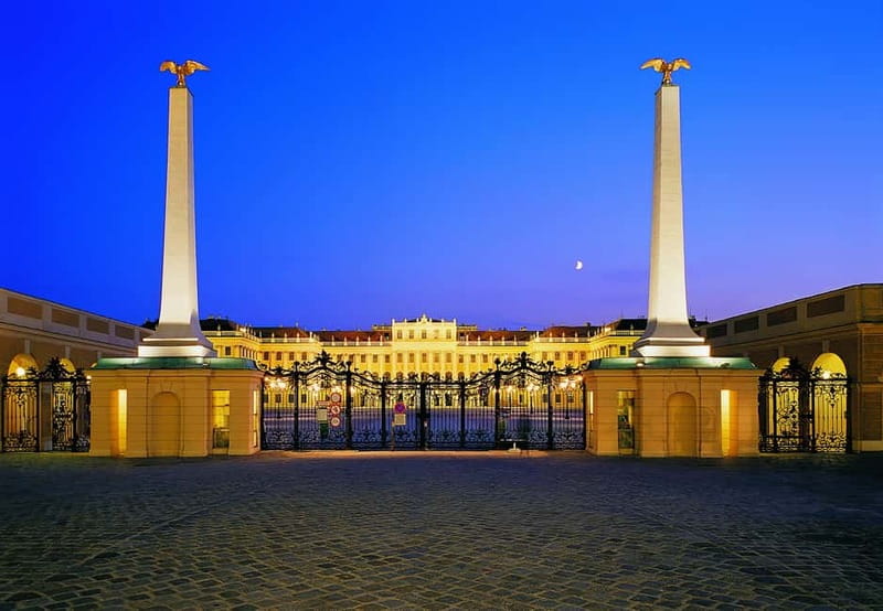 Vienna: Schönbrunn Palace Evening Tour, Dinner and Concert - Why Schönbrunn after dark is special