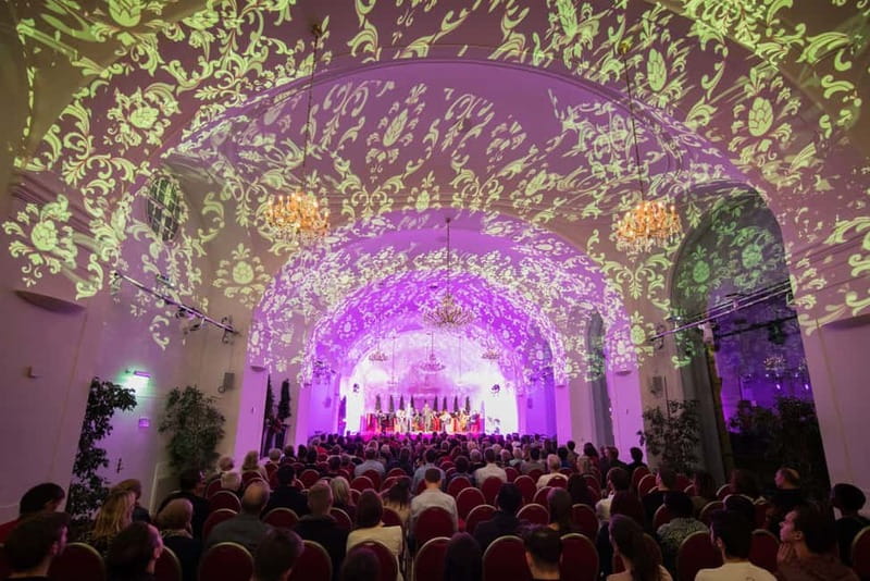 Vienna: Schönbrunn Palace Evening Tour, Dinner and Concert - A traditional Austrian dinner at 6:30 PM