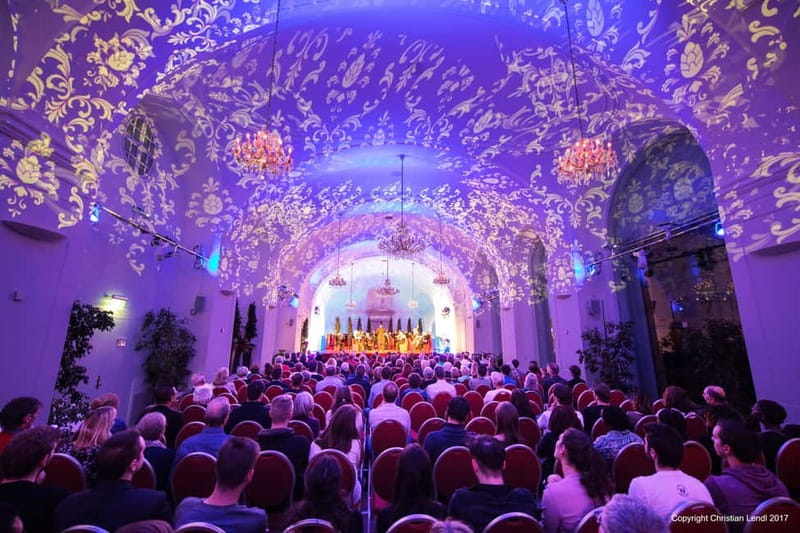 Vienna: Schönbrunn Palace Evening Tour, Dinner and Concert - Arriving at Schönbrunn and collecting your tickets