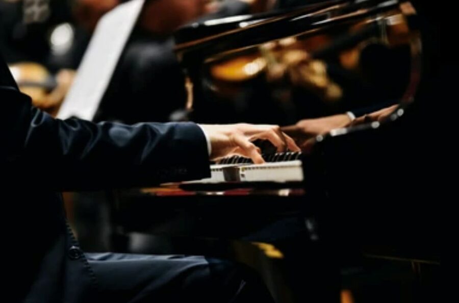 Warsaw: Chopin Concert Ticket With Glass of Champagne - The host adds context during the break