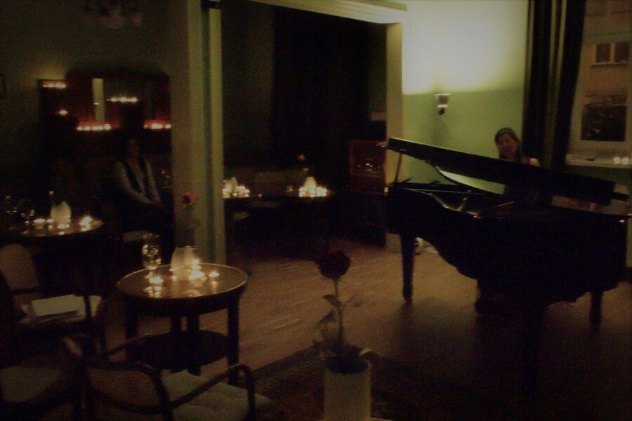 Warsaw Concert: Chopin – Painted by Candlelights with Wine - Who should book this Warsaw concert