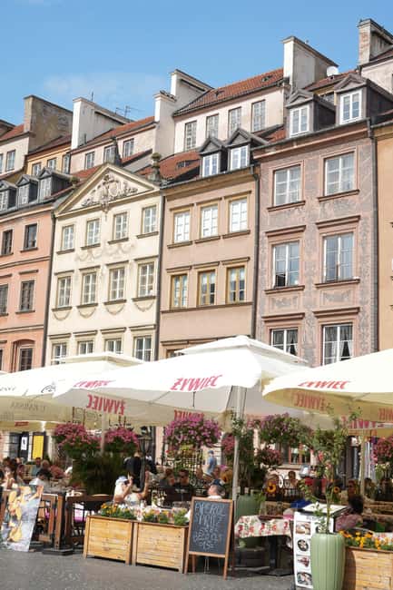 Warsaw: Guided Walking Tour with a Private Chopin Concert - Entering the rebuilt Old Town