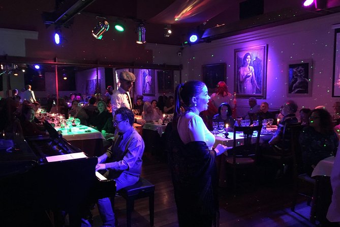 Zarzuela Opera and Dinner at La Castafiore Restaurant in Madrid - A dinner where the waiters take the stage